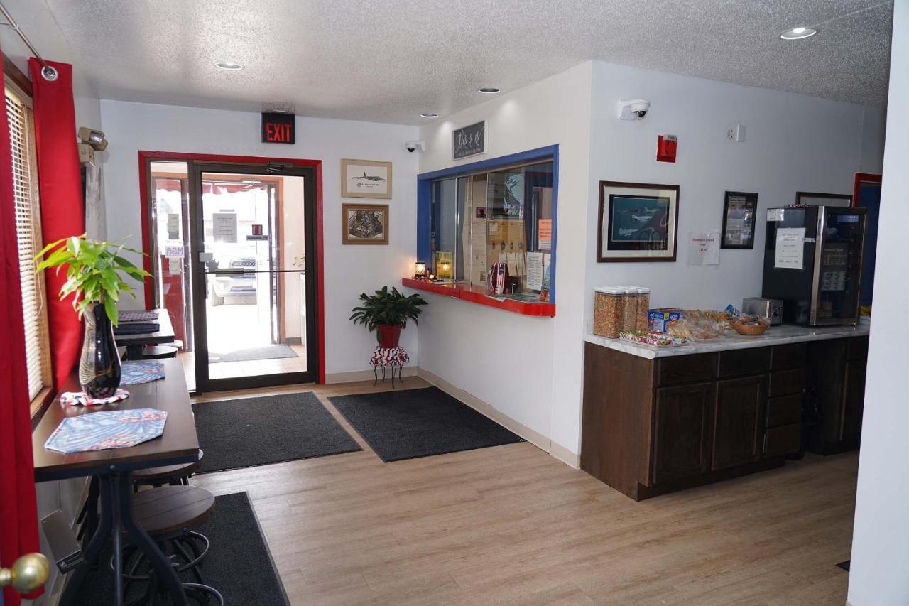 Model Towne Inn Motel Gwinn ภายนอก รูปภาพ