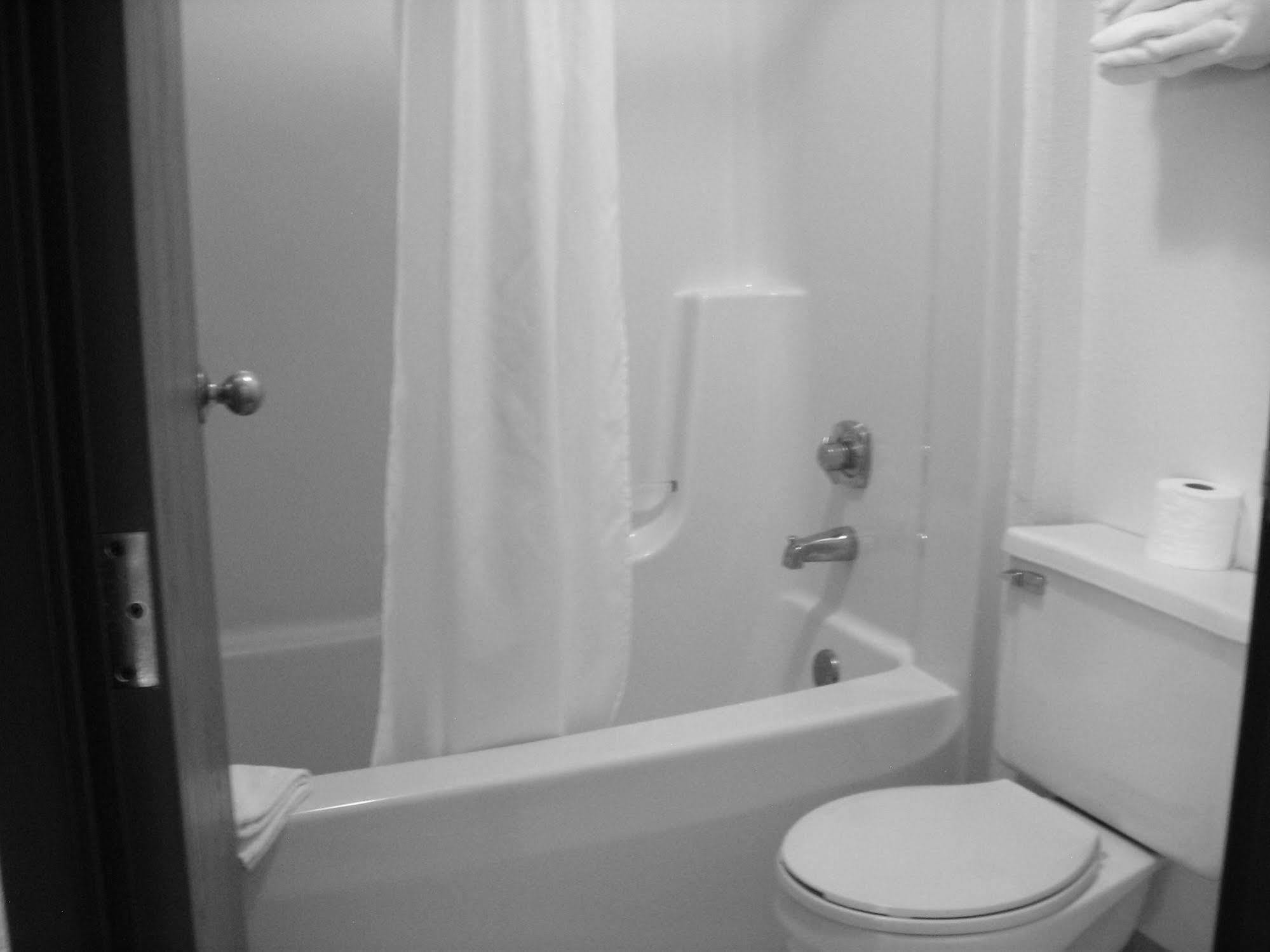 Model Towne Inn Motel Gwinn ภายนอก รูปภาพ